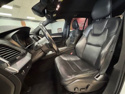Used 2017 Volvo XC90 T6 Momentum w/ Vision Package AWD/4WD image 12
