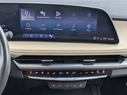 Used 2024 Cadillac XT4 Luxury w/ Cold Weather Package FWD image 21