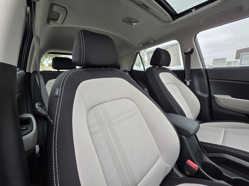 New 2025 Hyundai Venue SEL image 11