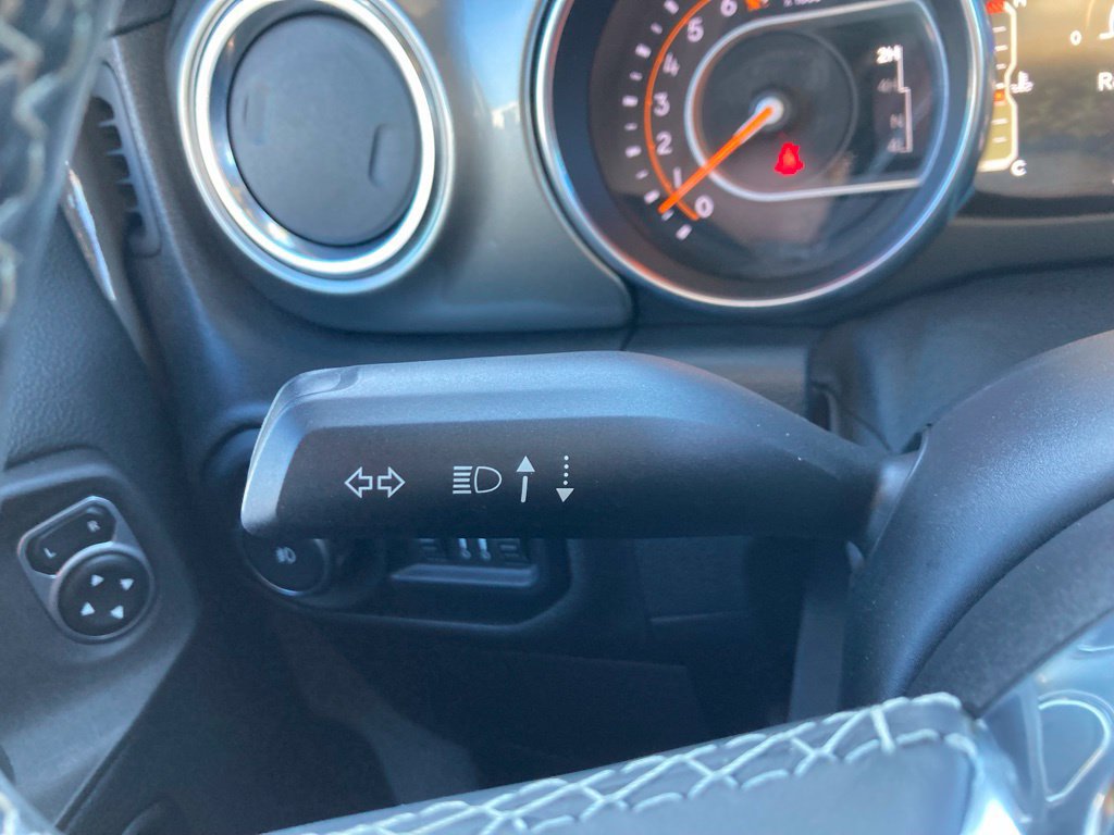 Used 2018 Jeep Wrangler Unlimited Sahara AWD/4WD image 10