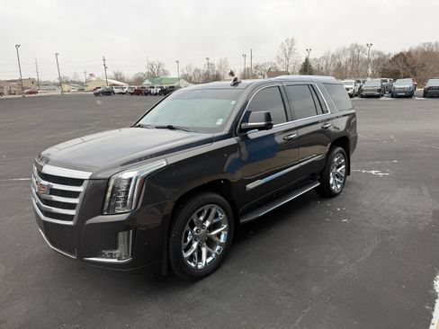Used 2018 Cadillac Escalade Luxury image 12