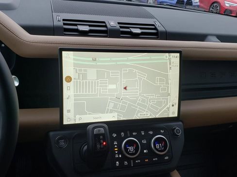 New 2026 Land Rover Defender 130 X-Dynamic SE image 25