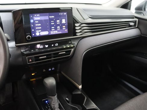 Used 2025 Toyota Camry LE w/ Convenience Package FWD image 16