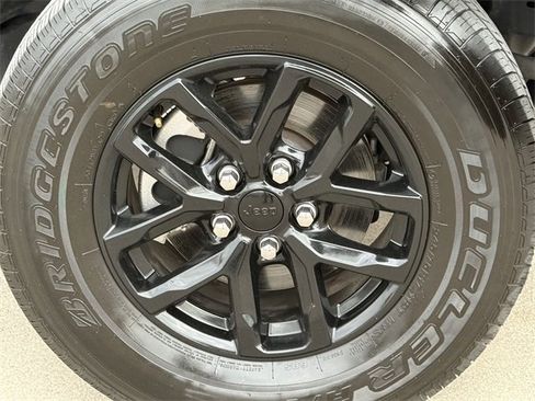 Used 2023 Jeep Gladiator Sport image 7