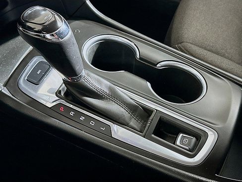 Used 2018 Chevrolet Equinox LT image 17