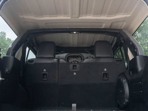 Used 2022 Jeep Wrangler Unlimited Sahara AWD/4WD image 9