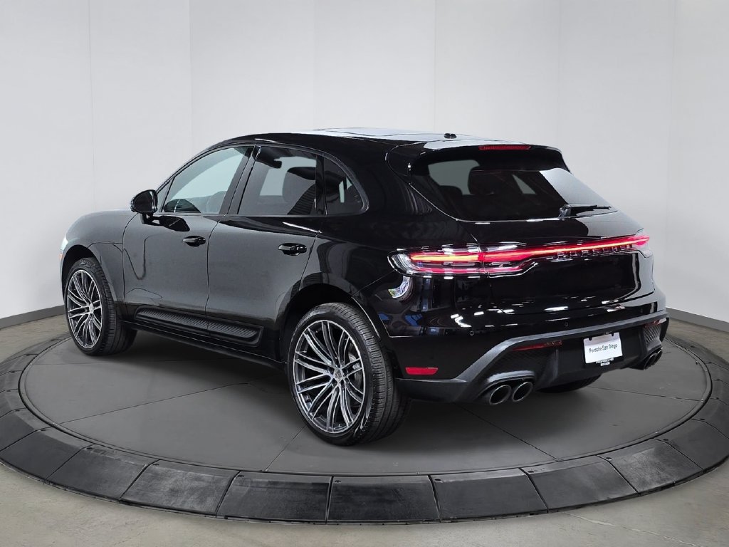 Certified 2026 Porsche Macan AWD/4WD image 3
