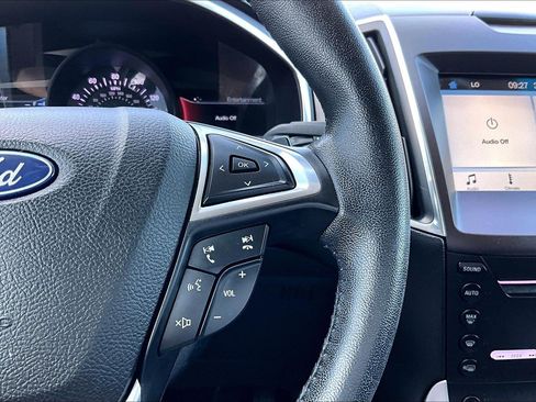 Used 2018 Ford Edge Titanium FWD image 19