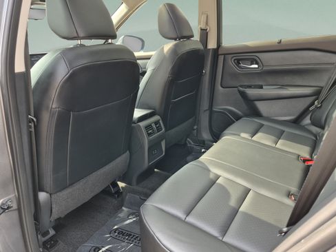 Certified 2023 Nissan Rogue SV w/ SV Premium B Package FWD image 16