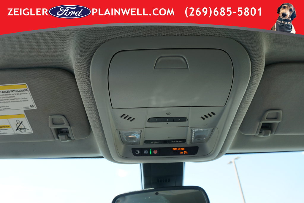 Used 2024 GMC Terrain SLT AWD/4WD image 32
