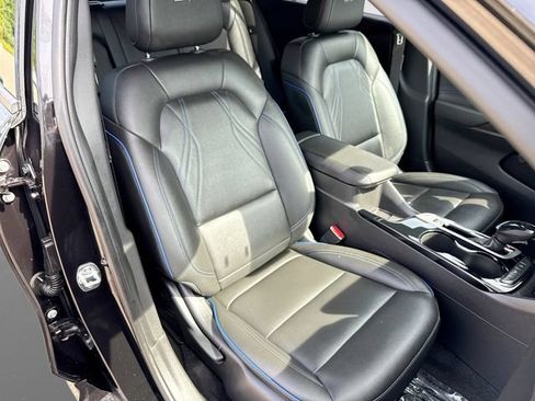 Used 2025 Buick Envista Sport Touring w/ Experience Buick Package FWD image 28