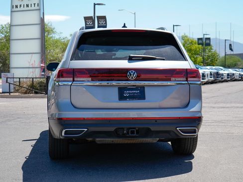 Used 2024 Volkswagen Atlas SE FWD image 12