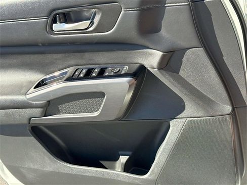 Certified 2024 Nissan Pathfinder SL image 22