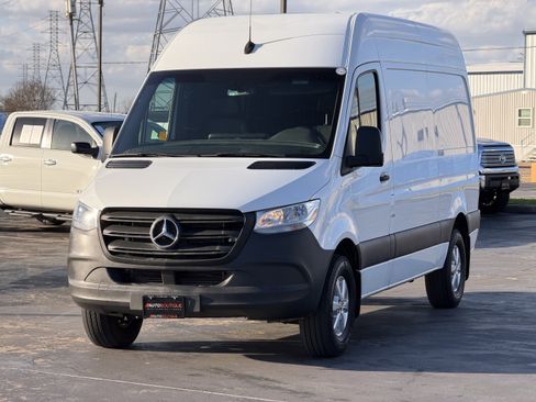 Used 2022 Mercedes-Benz Sprinter 1500 image 5