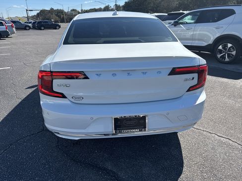 Used 2025 Volvo S90 B6 Ultra w/ Lounge Package image 34