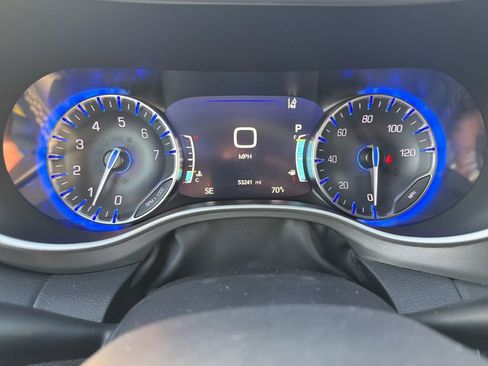 Used 2025 Chrysler Pacifica Select image 15