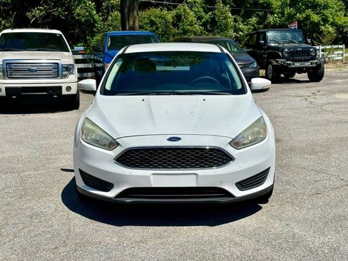 Used 2015 Ford Focus SE FWD image 2