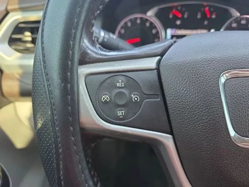 Used 2017 GMC Acadia SLT FWD image 19