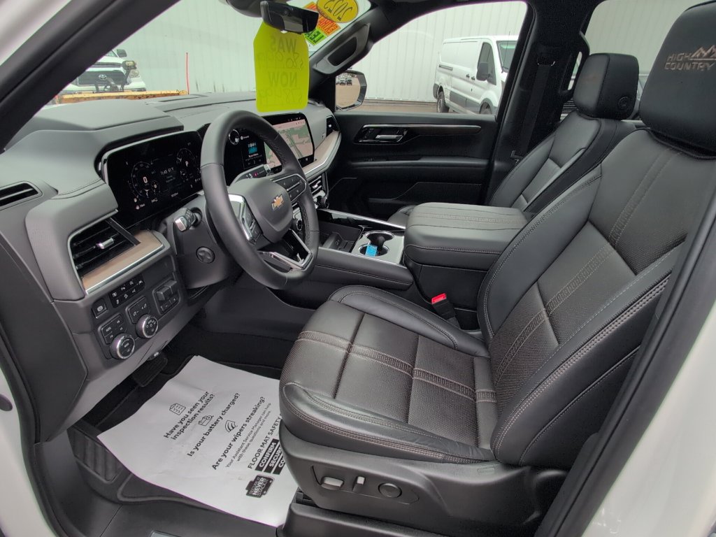 Used 2025 Chevrolet Suburban High Country AWD/4WD image 20