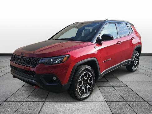 Used 2025 Jeep Compass Trailhawk AWD/4WD image 1