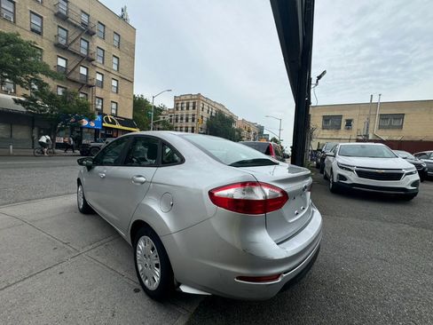 Used 2017 Ford Fiesta SE w/ Equipment Group 201A FWD image 8