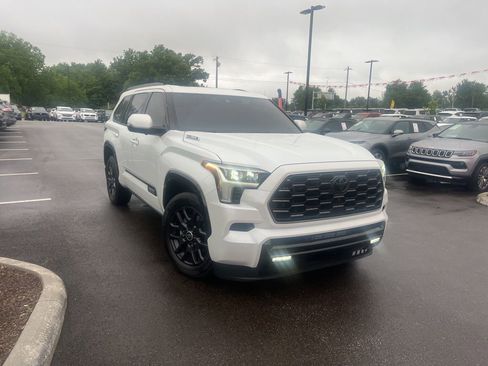 Used 2024 Toyota Sequoia Platinum AWD/4WD image 7