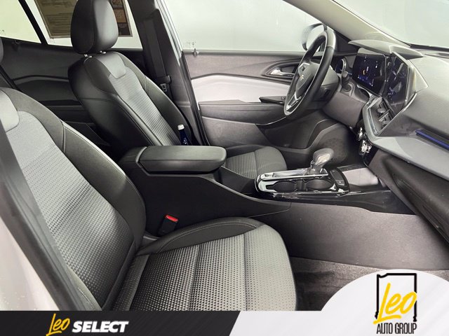 Used 2025 Chevrolet Trax LT w/ Driver Confidence Package FWD image 26