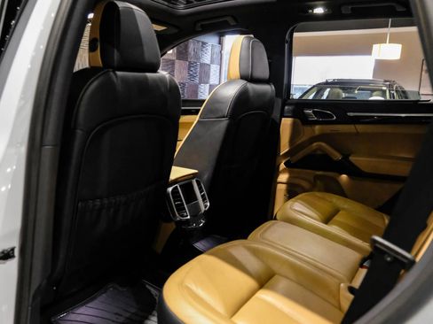 Used 2018 Porsche Cayenne S image 39