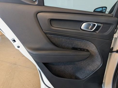 Used 2022 Volvo XC40 P8 Recharge Plus image 28