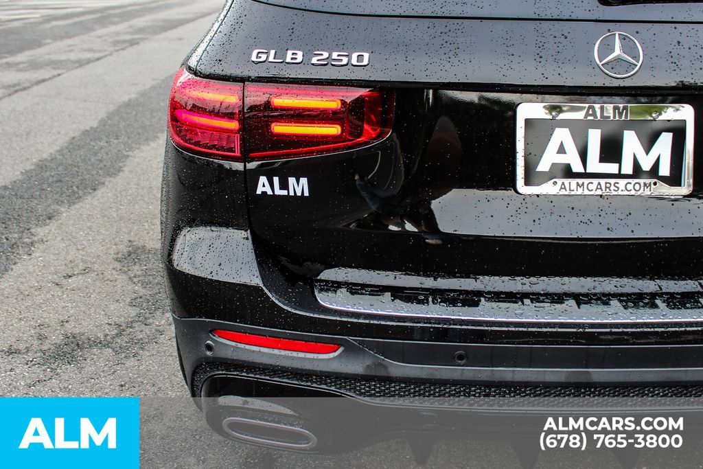 Used 2025 Mercedes-Benz GLB 250 image 12