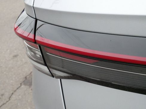 Certified 2025 Volkswagen Taos SE w/ Panoramic Sunroof Package image 17