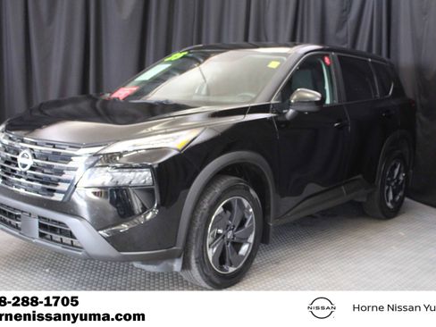 Certified 2025 Nissan Rogue SV FWD image 3