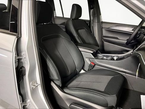 New 2026 Jeep Grand Cherokee Laredo image 12