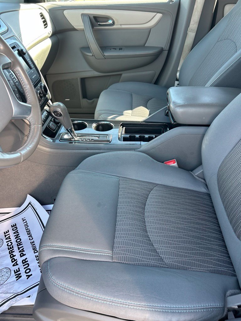 Used 2017 Chevrolet Traverse LT w/ Traveler's Package FWD image 7