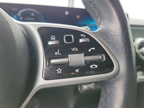 Used 2020 Mercedes-Benz GLB 250 4MATIC image 25