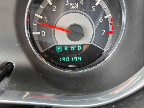 Used 2013 Chrysler 200 Touring FWD image 25