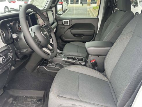 New 2025 Jeep Gladiator Sport image 23