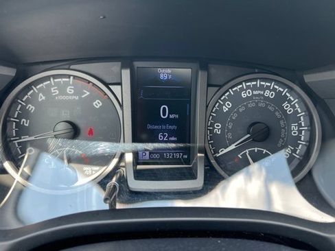 Used 2017 Toyota Tacoma TRD Off-Road w/ Premium & Technology Package RWD image 32
