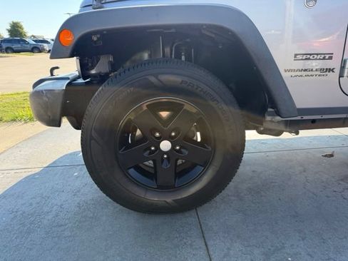 Used 2018 Jeep Wrangler Unlimited Sport S AWD/4WD image 4