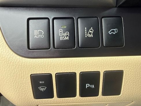 Used 2015 Toyota Highlander Limited w/ Driver Technology Package image 14