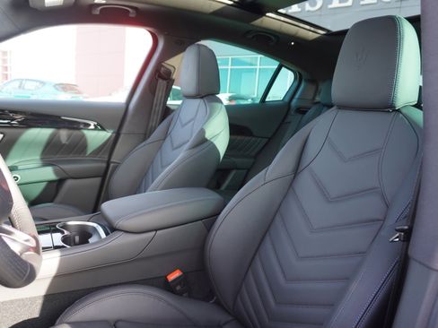 New 2025 Maserati Grecale Modena image 17