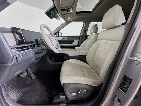 Used 2024 Hyundai Santa Fe Limited FWD image 13