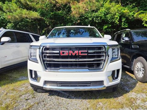 Used 2024 GMC Yukon SLT RWD image 2