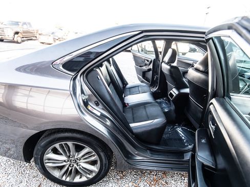 Used 2015 Toyota Camry SE image 32