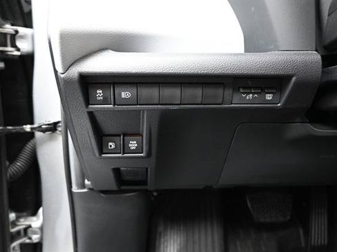 Used 2025 Toyota Sienna XLE FWD image 8