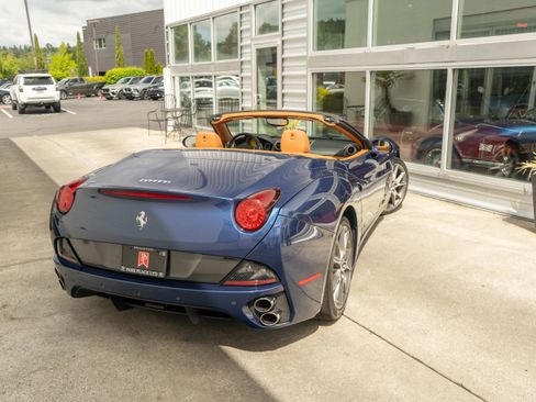 Used 2012 Ferrari California RWD image 6