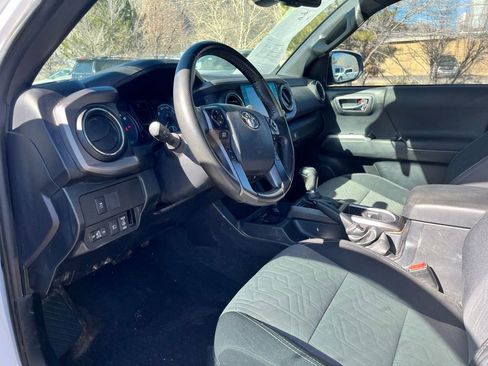 Used 2020 Toyota Tacoma TRD Off-Road image 15