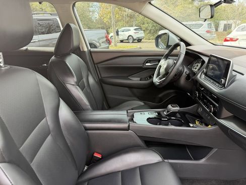 Used 2023 Nissan Rogue SV w/ SV Premium B Package image 10