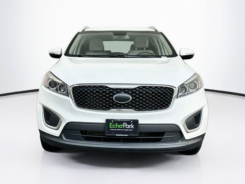 Used 2017 Kia Sorento AWD w/ LX Convenience Package image 2