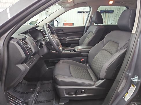 Used 2025 Nissan Pathfinder SV AWD/4WD image 8